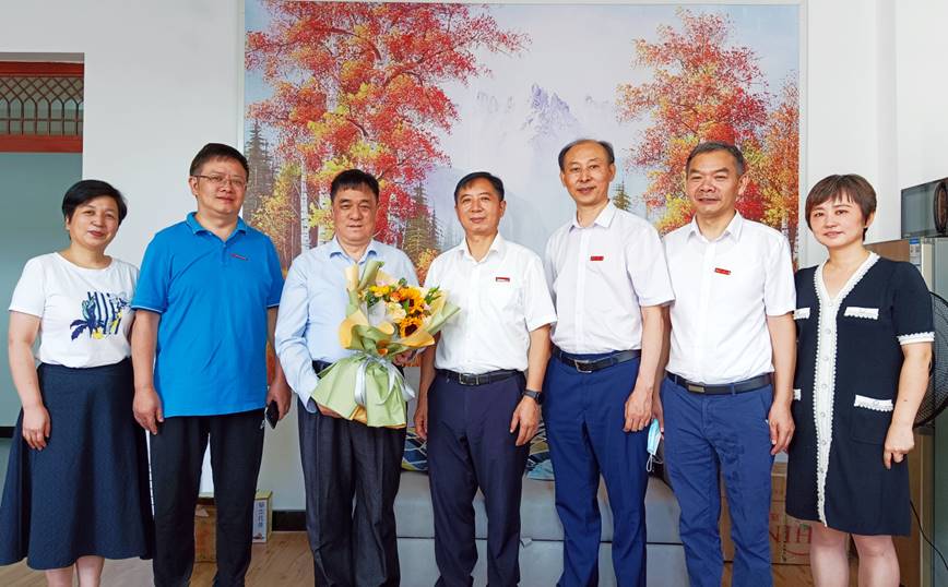 贵师重傅 尊师重教——校领导教师节走访慰问学校高层次人才