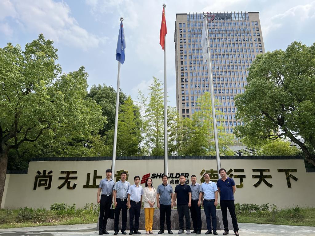 学校一行走访安徽校友