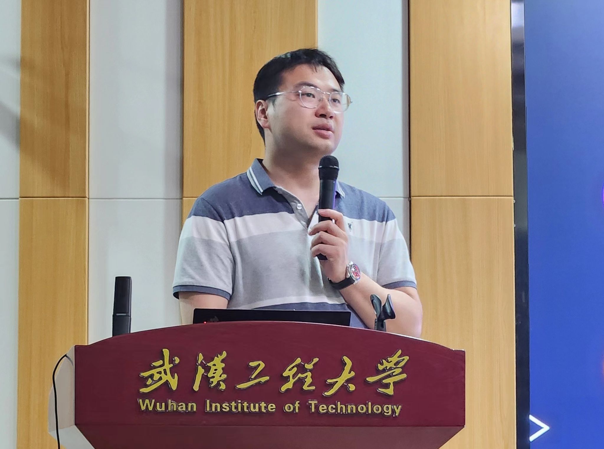 学校举办第十期“青马工程”培训班第三次集中授课