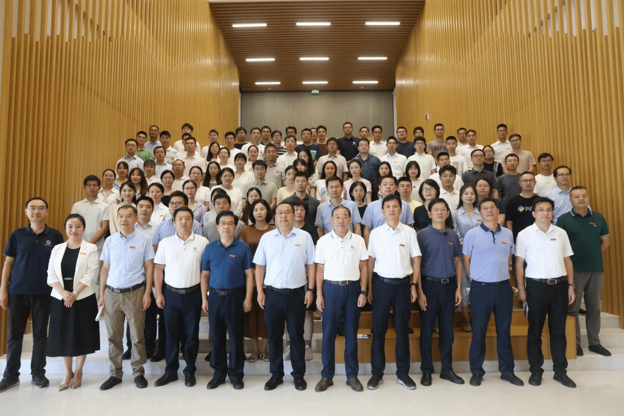 学校举办2024年教职工入职典礼暨岗前培训（校本研修）开班仪式